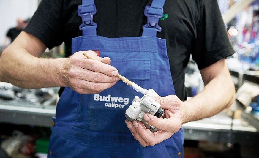 Budweg: Jesteśmy dumni z naszych produktów. Oferta wysokiej jakości zacisków hamulcowych i części zamiennych
